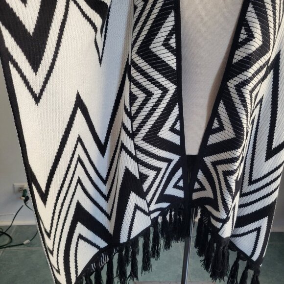 Chico’s Flowy Fringe Poncho Wrap Sweater – White & Black, One Size - Picture 14 of 16